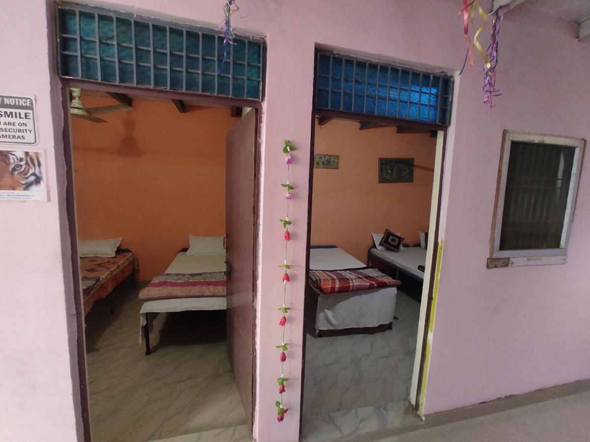 Superinn Home Stay& Guest House Agra  Eksteriør billede